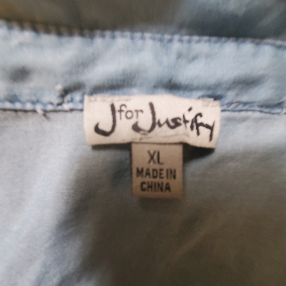 J for Justify button up shirt size XL - Picture 3 of 4